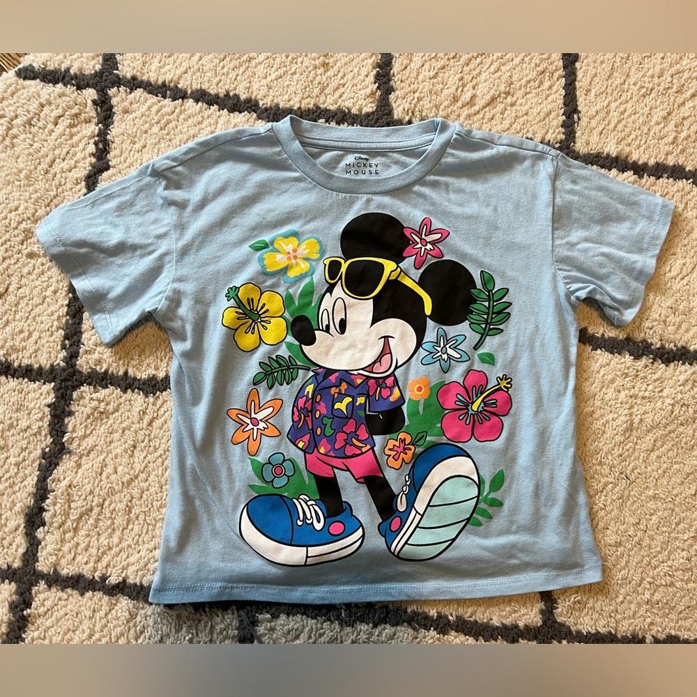 Disney Minnie Mouse tshirt, size XS. Never worn, without tags.